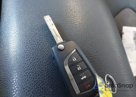 2020 Toyota Camry Le z USA, uszkodzony, nr VIN 4T1C11AK1LU346650